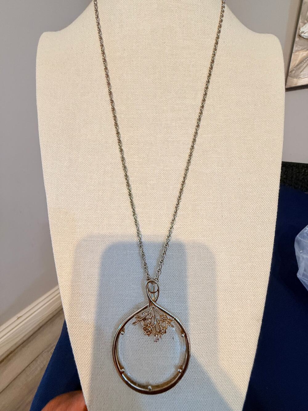 Vintage Floral Lucite Pendant Necklace 32”